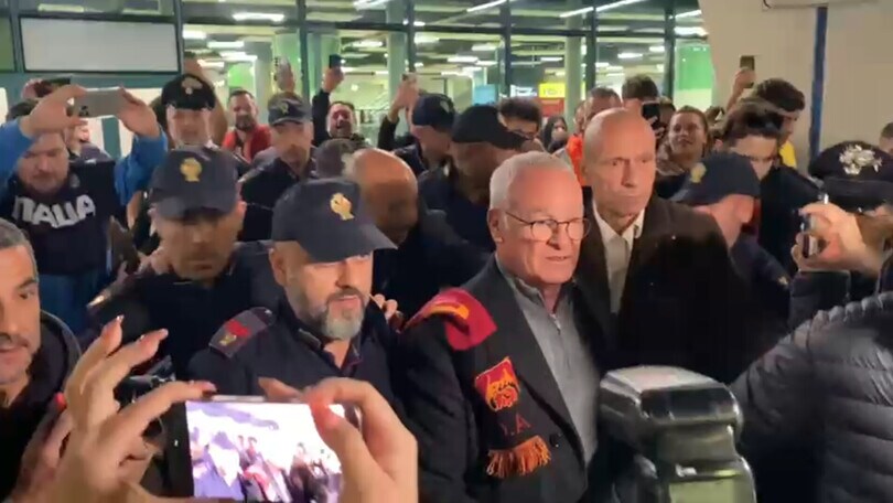 Ranieri rincorso dall'entusiasmo dei tifosi della Roma