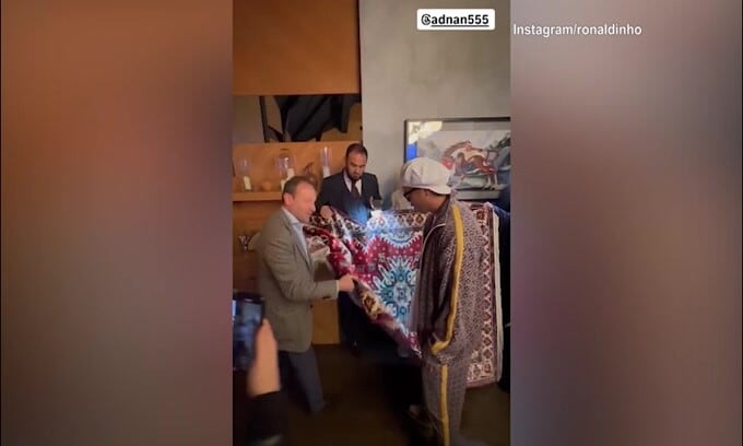Ronaldinho, regalo a sorpresa in Azerbaijan