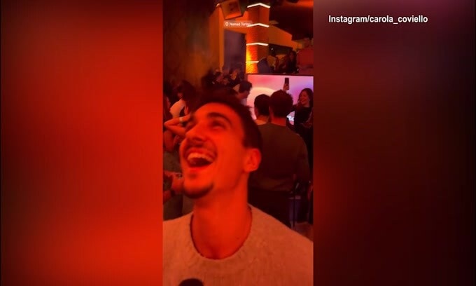 Sonego scatenato al Karaoke