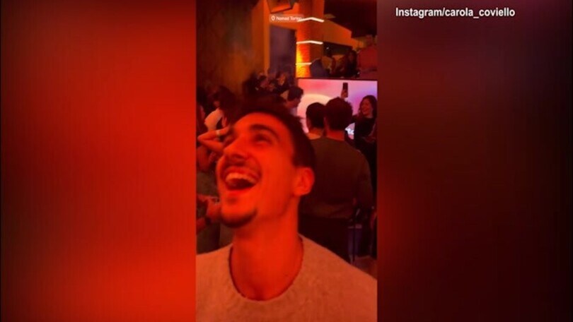 Sonego scatenato al Karaoke
