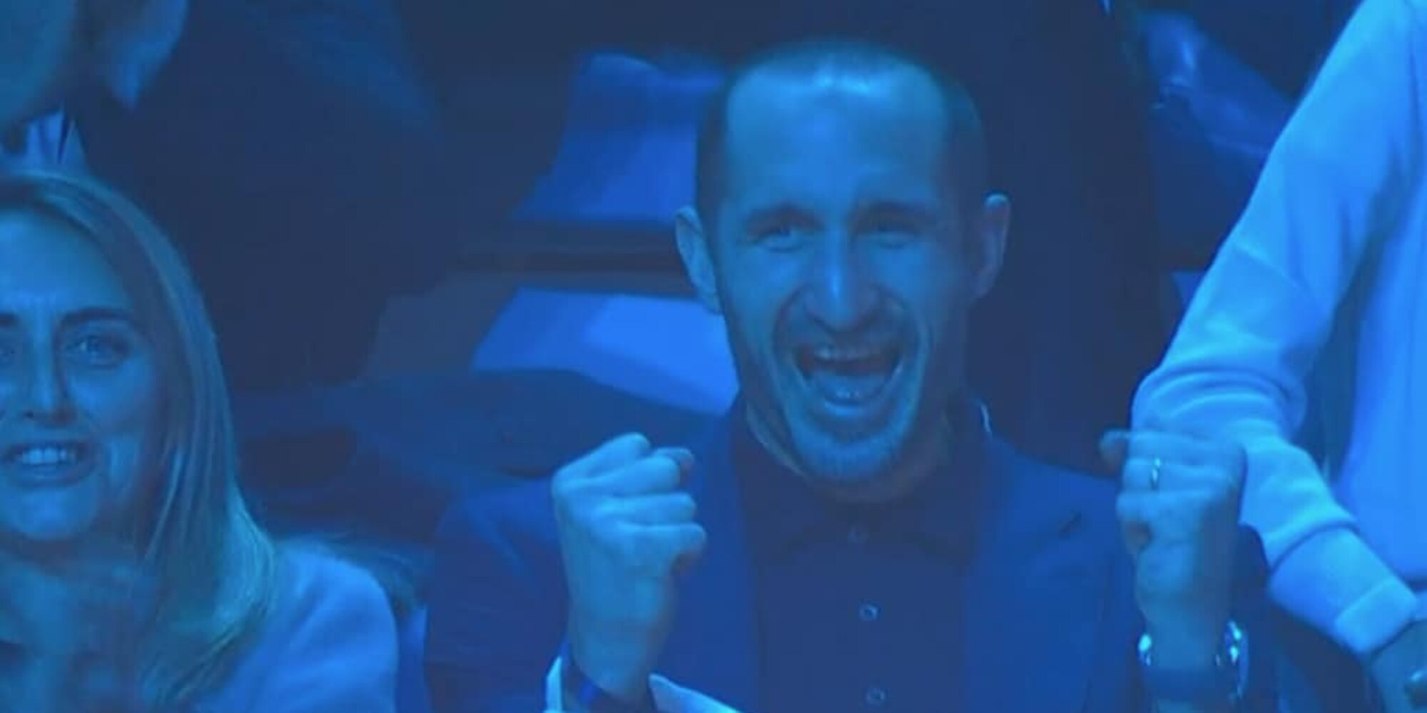 Il pallonetto di Sinner fa impazzire Chiellini: che esultanza in tribuna!