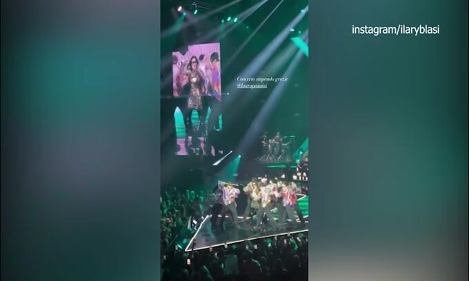 Ilary Blasi al concerto di Laura Pausini