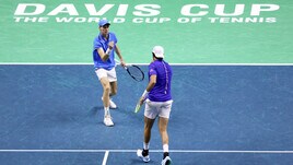 Gli azzurri vanno in semifinale di Coppa Davis. Roma, Hummels ok: Dybala in forse per Napoli.