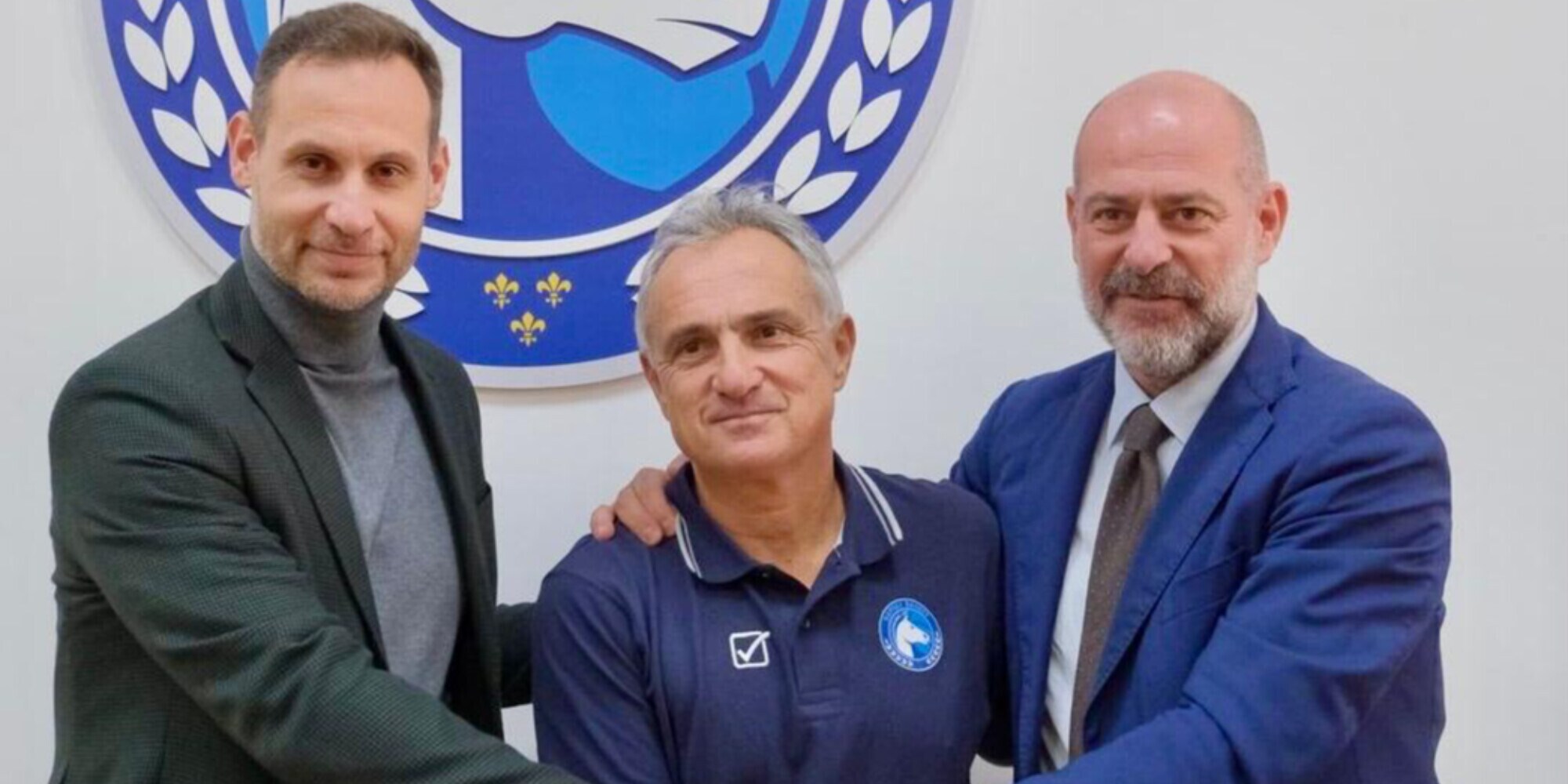 Napoli, presentato il neo coach Valli: "Mi ha chiamato un'intera città"