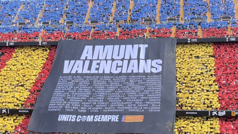 Valencia, l'emozionante coreografia del Mestalla per le vittime dell'alluvione