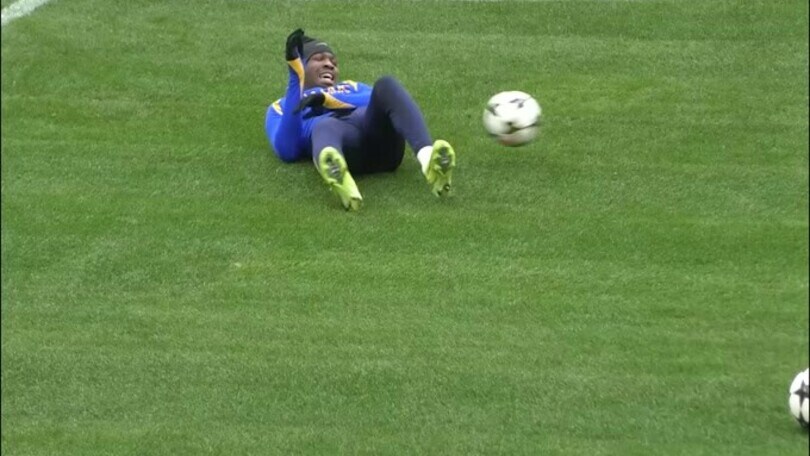 Inter che risate! Thuram preso a pallonate