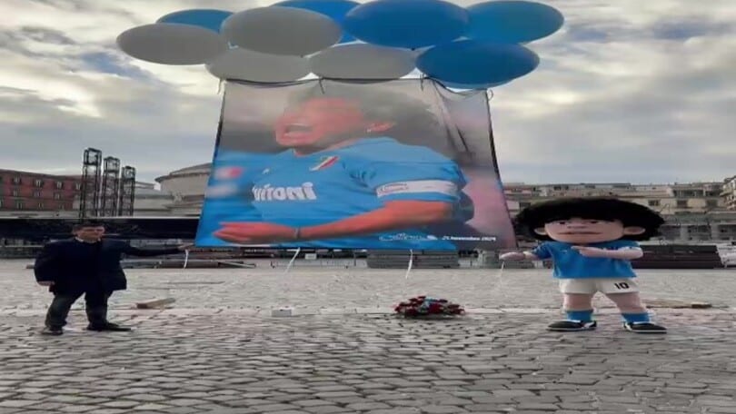 Quattro anni senza Maradona: la celebrazione a Piazza del Plebiscito