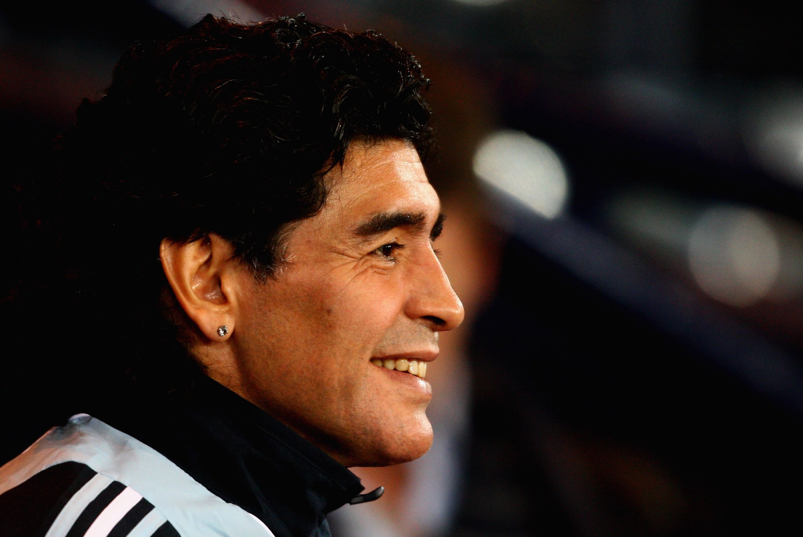 Napoli, l'omaggio del club a Maradona. Lazio: le parole di Zaccagni