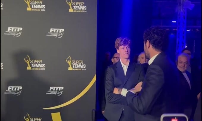 Sinner, Berrettini e Sonego: abbracci e saluti ai SuperTennis Awards 2024
