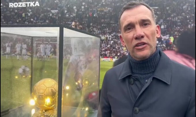 Shevchencko, che regalo: il Pallone D'oro fa il giro dell'Ucraina