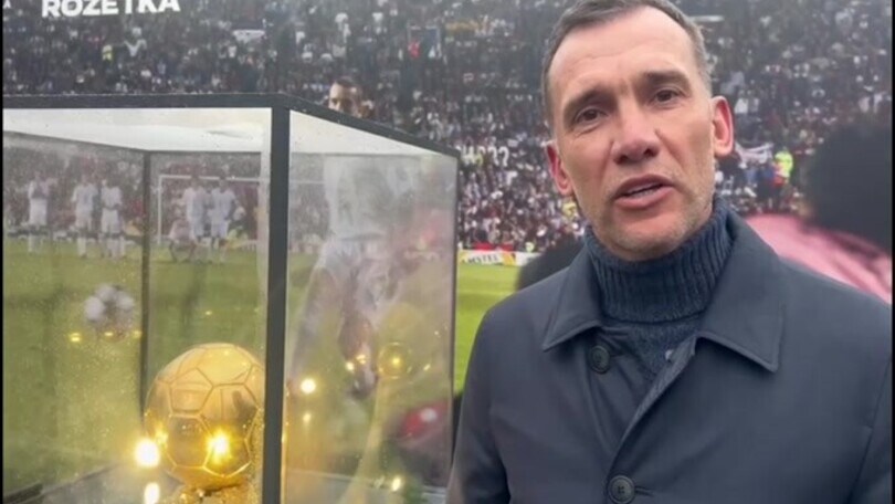 Shevchencko, che regalo: il Pallone D'oro fa il giro dell'Ucraina