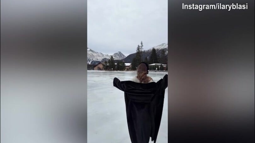 Ilary Blasi si gode la neve di Saint Moritz