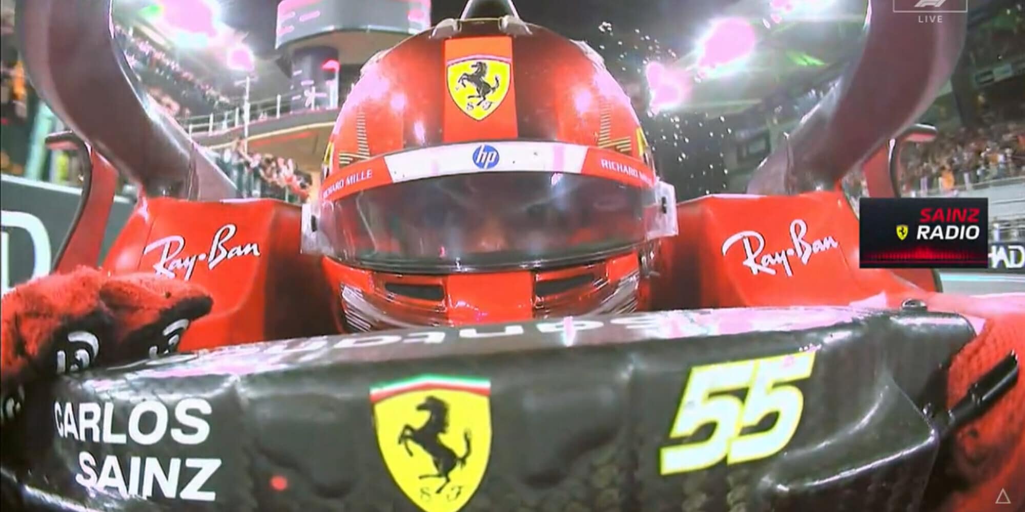 Sainz emoziona la Ferrari: la frase al team alla fine della sua ultima gara