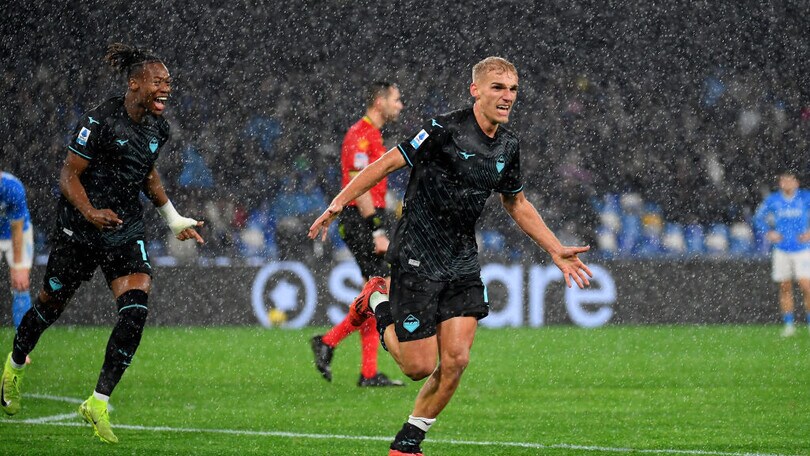 Lazio, notte magica al Maradona. Venezia e Como pareggiano 2-2