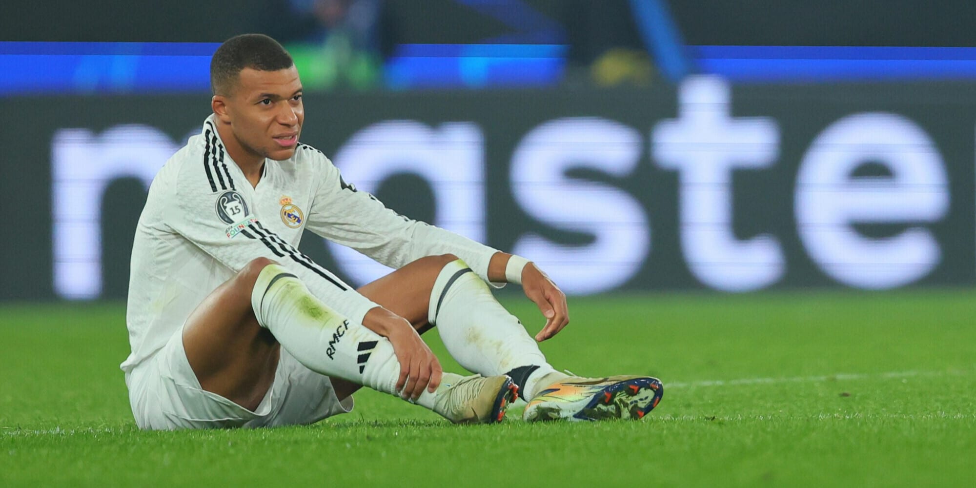 Infortunio Mbappé: lascia il campo dopo il gol in Atalanta-Real Madrid