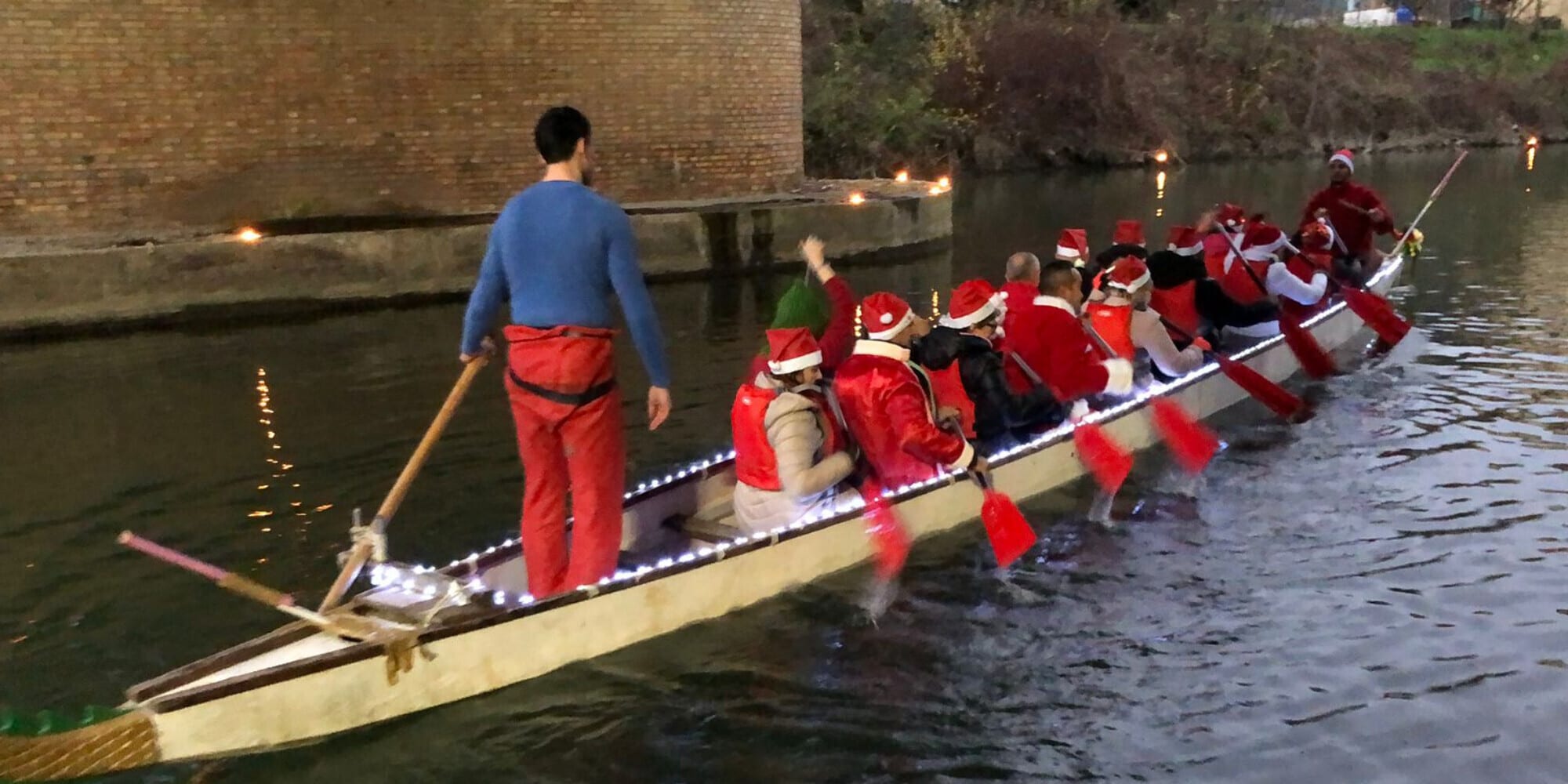 Canoa, arriva Babbo Natale sul Tevere