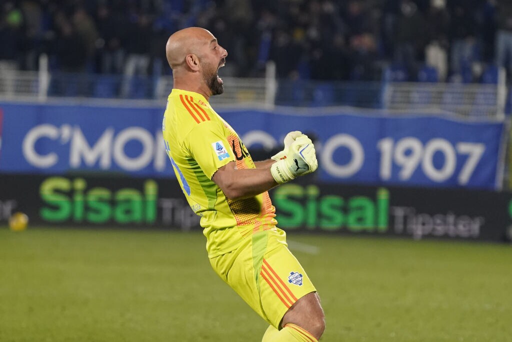 Roma, brutta sconfitta a Como. Milan, solo 0-0 con il Genoa