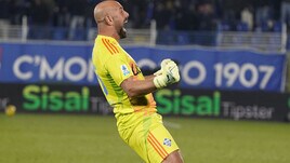 Roma, brutta sconfitta a Como. Milan, solo 0-0 con il Genoa