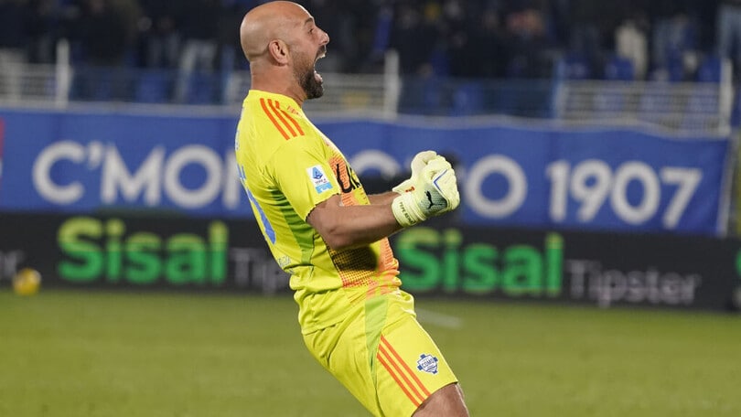 Roma, brutta sconfitta a Como. Milan, solo 0-0 con il Genoa