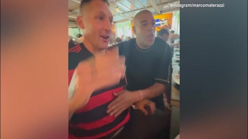 Materazzi in maglia rossonera e Adriano non si trattiene