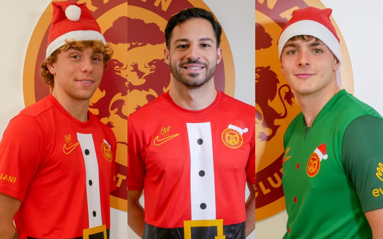 Ravenna, giocatori vestiti da Babbo Natale: magliette limited edition per beneficenza