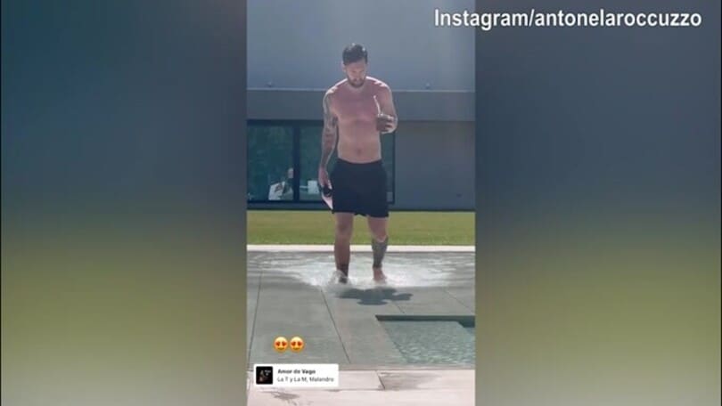 Leo Messi si rilassa con il Mate a bordo piscina