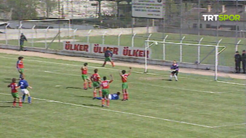 Totti, il video del gol con l’Italia Under 17 contro Turchia è virale