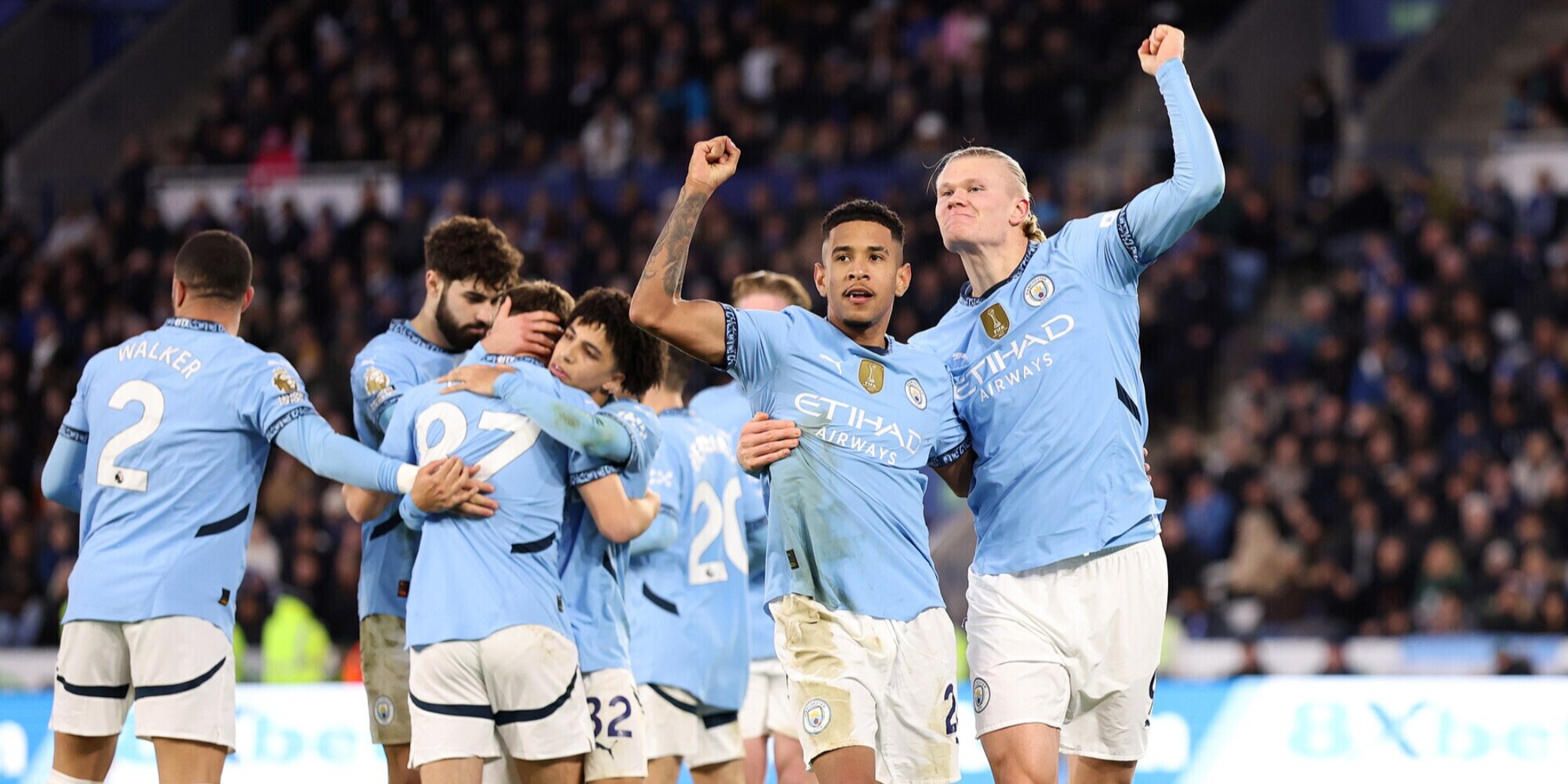 Sollievo Guardiola, il Manchester City torna alla vittoria. Liverpool a valanga