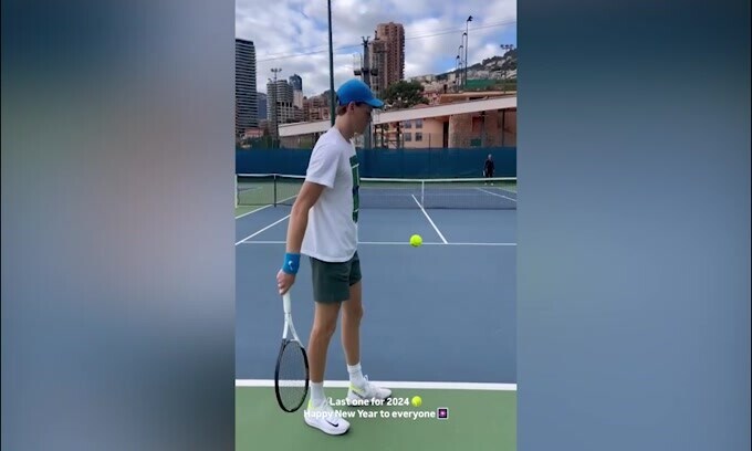 Tennis, Jannik Sinner gioca l’ultimo servizio del 2024