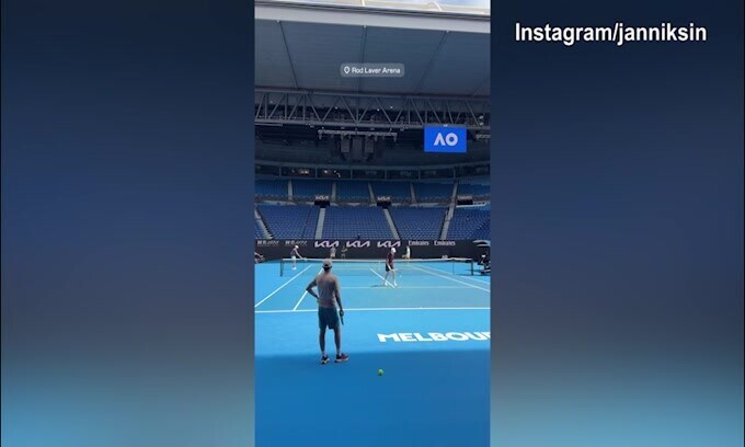 Tennis, Sinner si allena a Melbourne