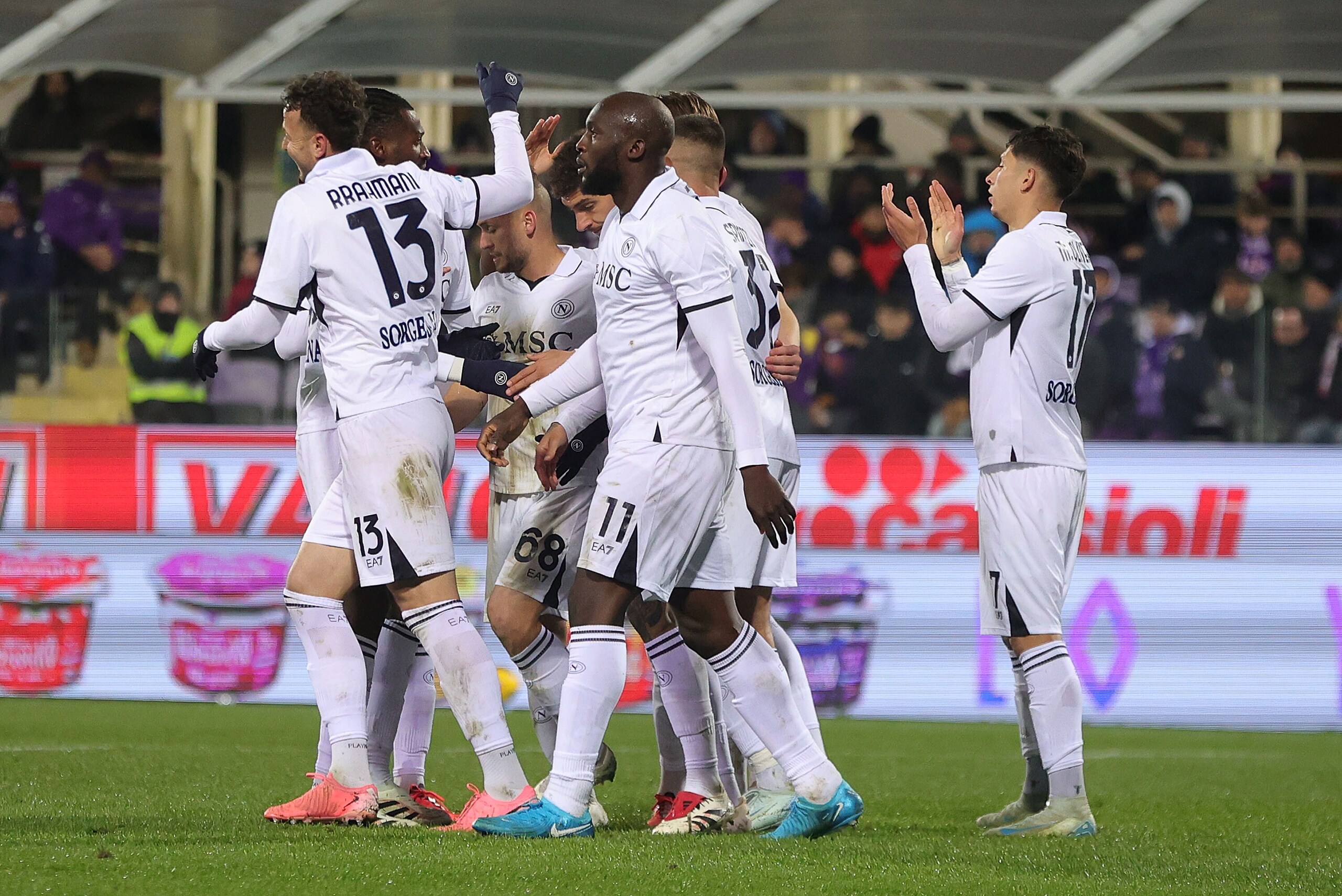 Napoli, travolta la Fiorentina. Verona: un punto contro l'Udinese