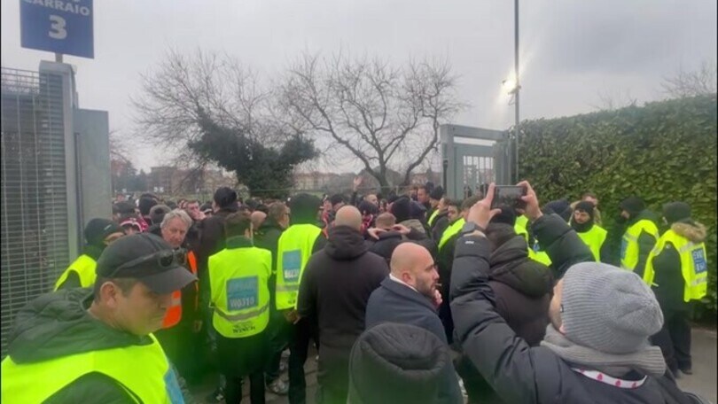 Monza sconfitto, scatta la contestazione dei tifosi