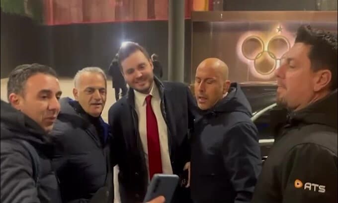 Ryan Friedkin all’Olimpico per il derby, sorrisi e selfie con i tifosi