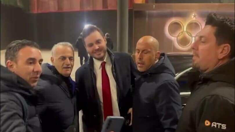 Ryan Friedkin all’Olimpico per il derby, sorrisi e selfie con i tifosi