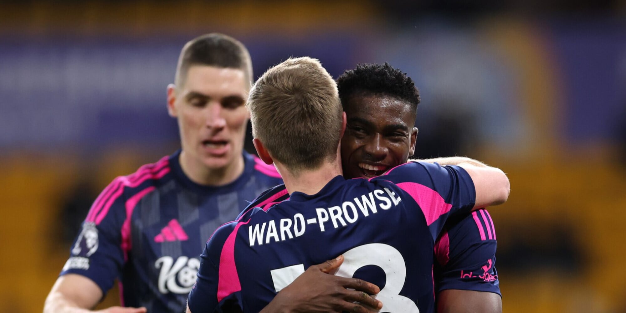 Premier League, show esterno del Nottingham Forest: Wolverhampton ko