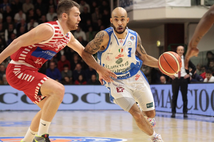 Sassari si riscatta, Cremona ferma Pistoia