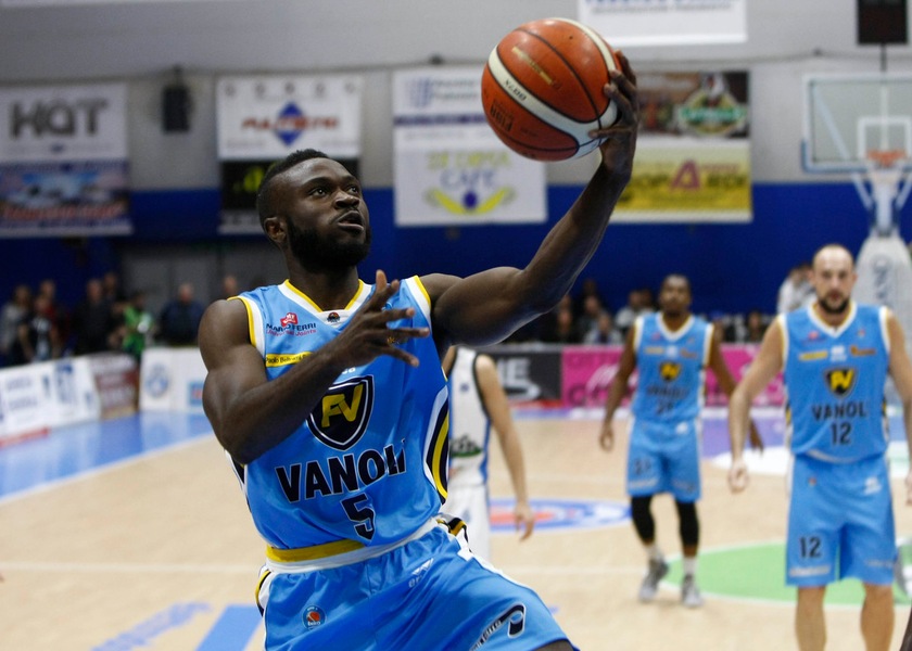 Cantù, idea Jerrells, Caserta prende Adegboye