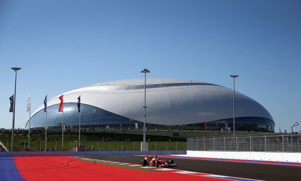 F1, Gp Russia: Alonso terzo, vola Hamilton