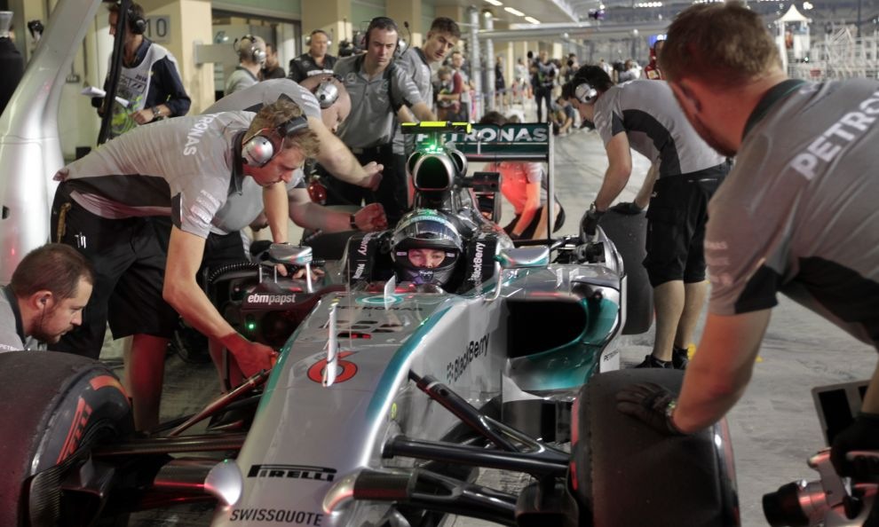 F1: Rosberg in pole, quote in bilico