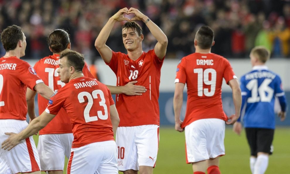 Svizzera, Lichtsteiner infortunato. Botta alla coscia destra