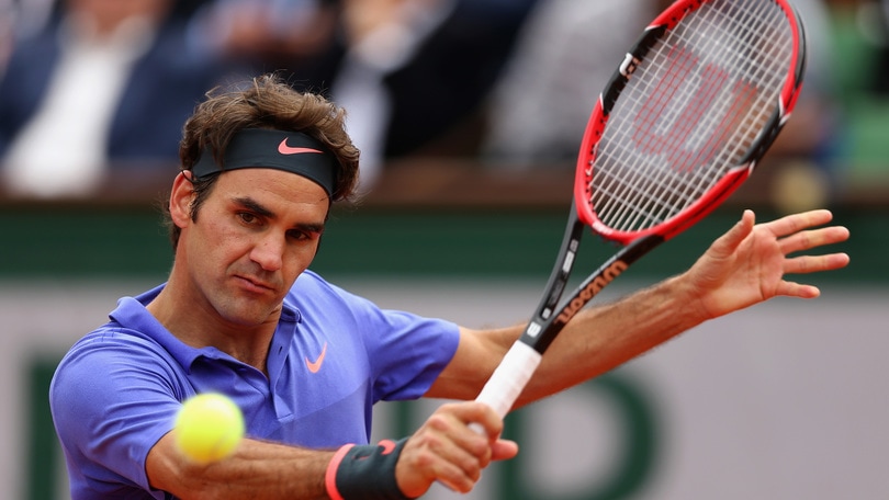 Roland Garros, Federer batte Dzumhur e vola agli ottavi