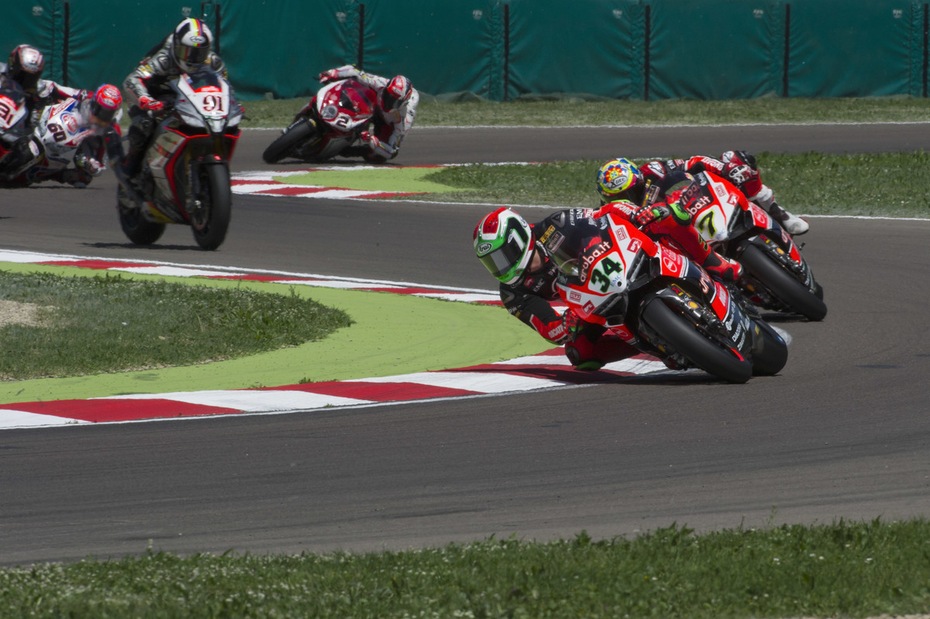 Sbk, Giugliano e Sykes alla pari