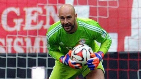 Reina twitta un inno al Napoli: annuncio vicino