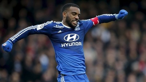 Roma, per Dzeko è dura. Sabatini pensa a Lacazette