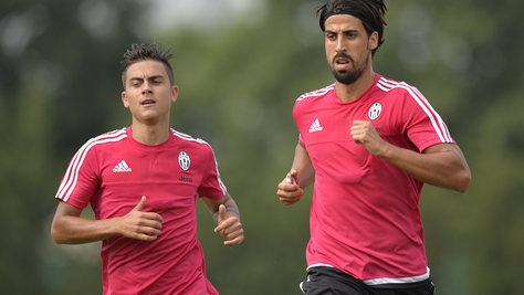 Juve, c'è Khedira: seduta in gruppo Juve, c'è Khedira: seduta in gruppo