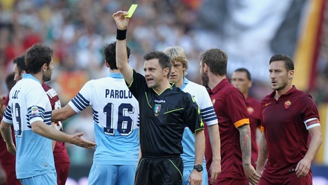 Cambia il regolamento: squalifica dopo il quinto giallo