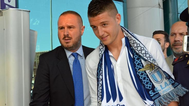 Lazio-Milinkovic, l'abbraccio: oggi arriva a Shanghai