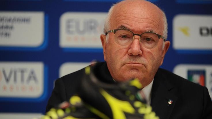 Tavecchio: «Arbitri, fateci fare un buon campionato»»