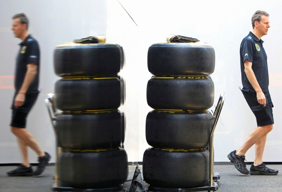 F1 Pirelli, Hembery: «Strategia a due pit-stop»