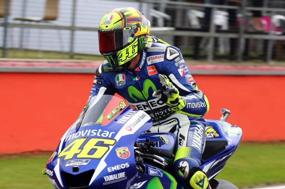 MotoGp, Silverstone: Rossi show sotto la pioggia MotoGp, Silverstone: Rossi show sotto la pioggia